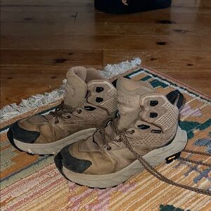 Hoka One W Anacapa Mid Gtx - women’s 5B.
Orbc-Otter/ Black Hiking Boot